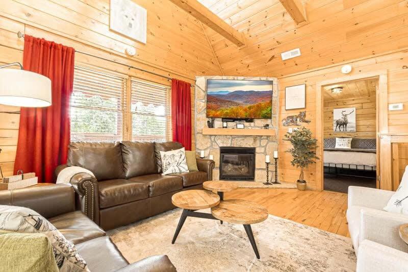 Movie Theater Hot Tub View Mountain Escape Villa Gatlinburg Dış mekan fotoğraf