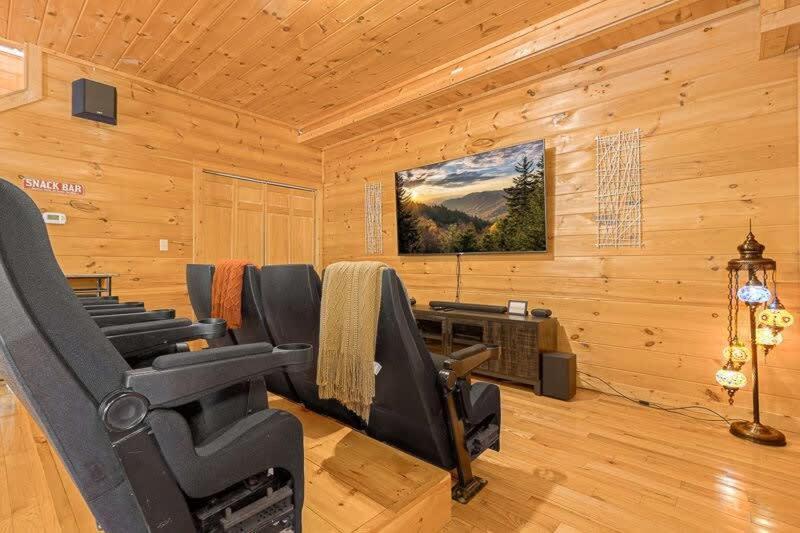 Movie Theater Hot Tub View Mountain Escape Villa Gatlinburg Dış mekan fotoğraf
