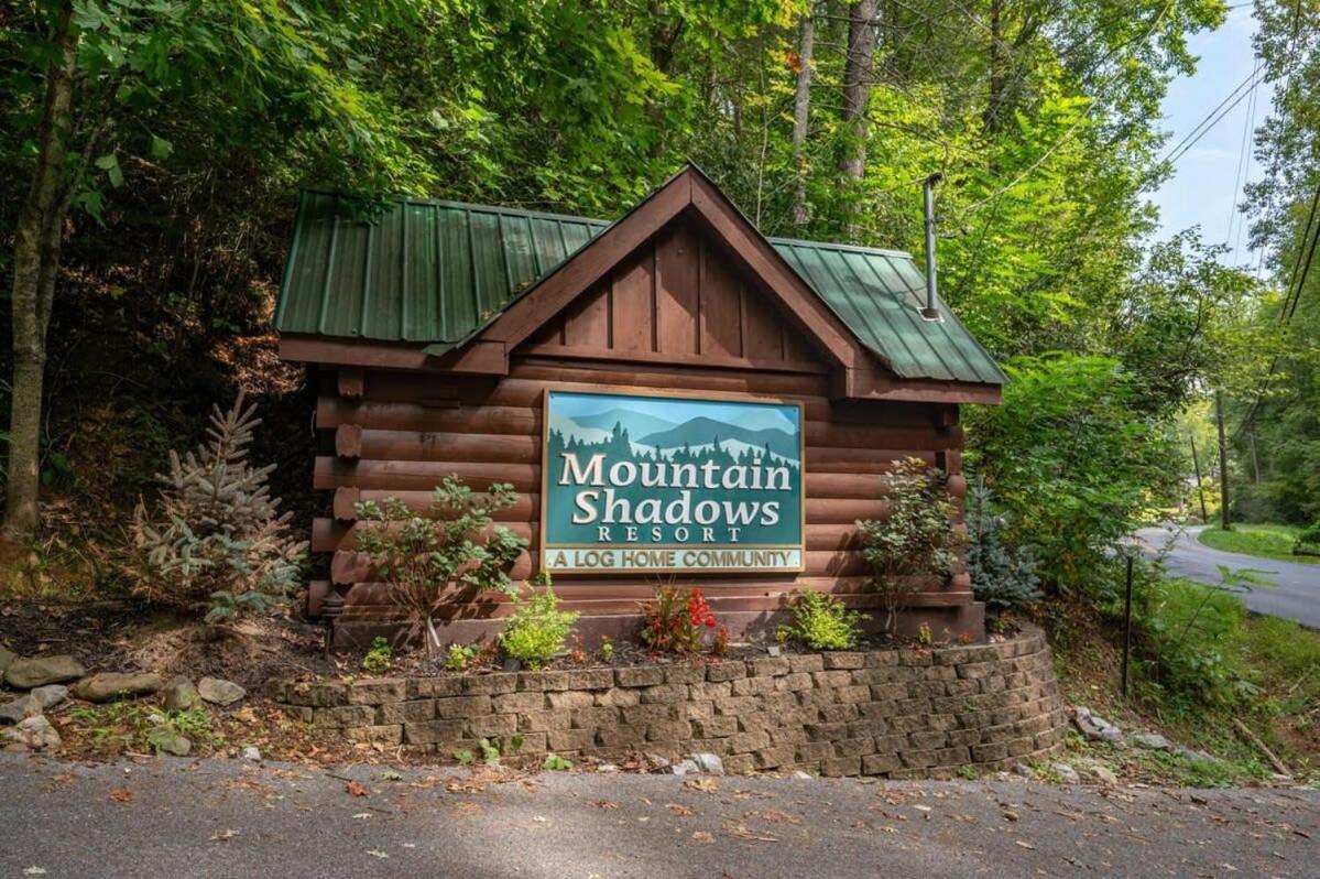 Movie Theater Hot Tub View Mountain Escape Villa Gatlinburg Dış mekan fotoğraf